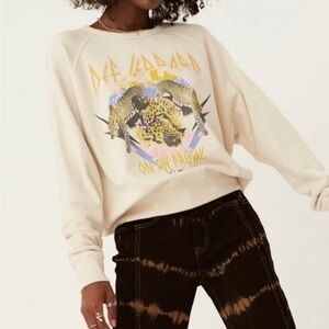 Daydreamer Def Leppard On The Prowl Graphic Band Crewneck Oversized Sweatshirt